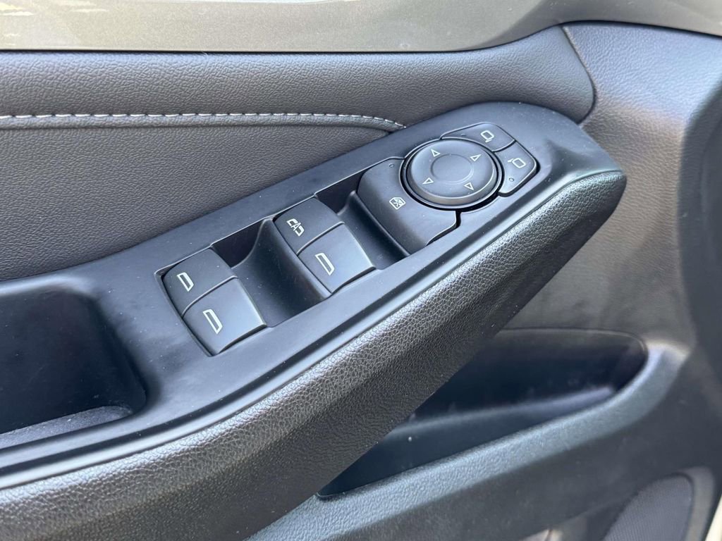 Used 2023 Chevrolet Traverse LT FWD image 15