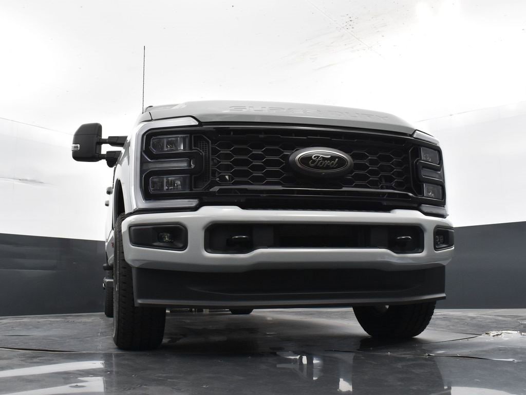 New 2025 Ford F350 XLT w/ Black Appearance Package image 30