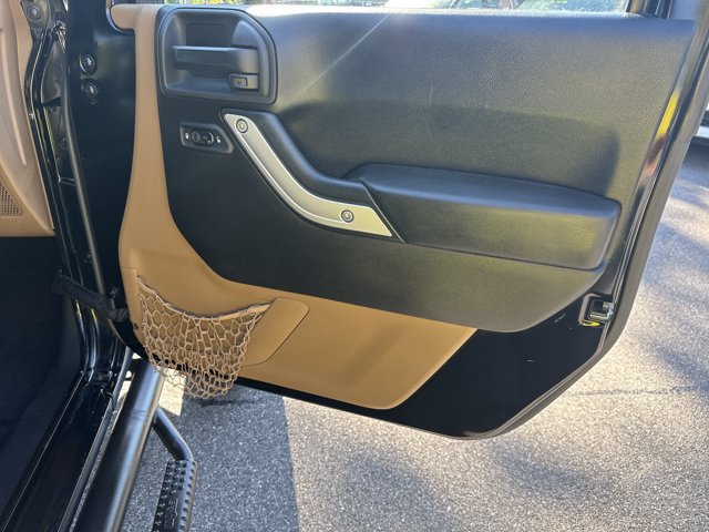 Used 2015 Jeep Wrangler Unlimited Sahara w/ Connectivity Group AWD/4WD image 14