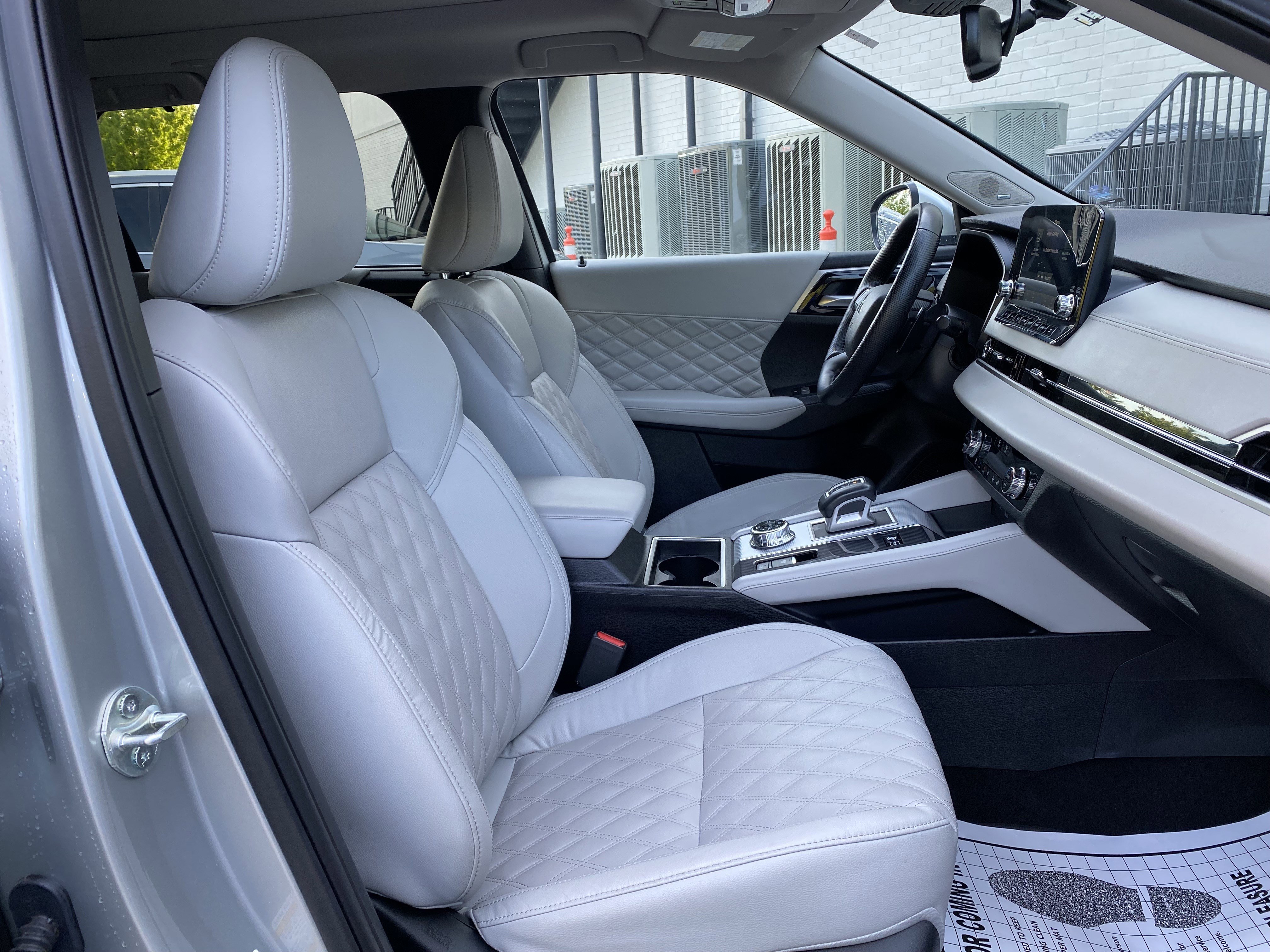 Used 2024 Mitsubishi Outlander 4WD Plug-In Hybrid image 36