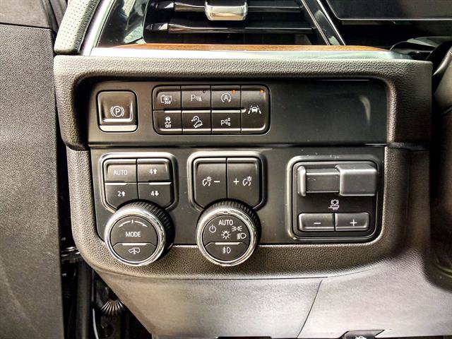 Used 2025 Chevrolet Suburban High Country AWD/4WD image 61