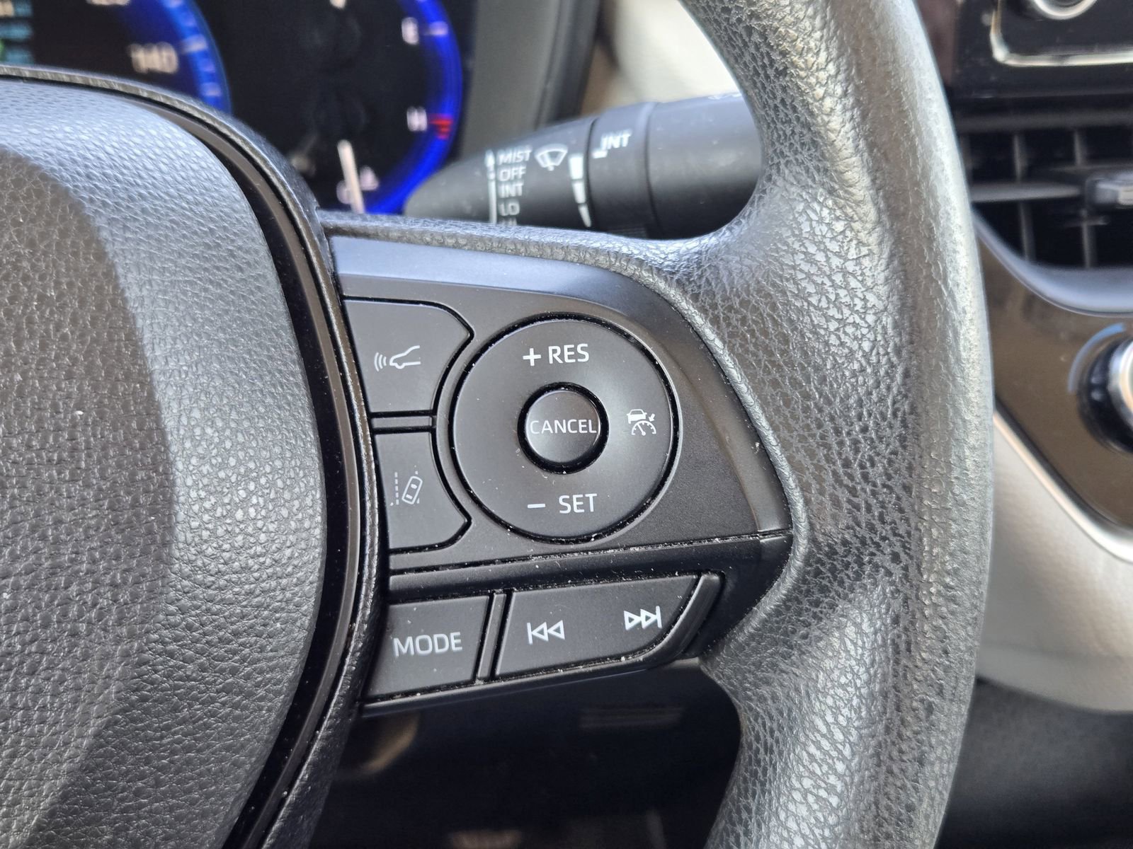 Used 2020 Toyota Corolla LE image 31