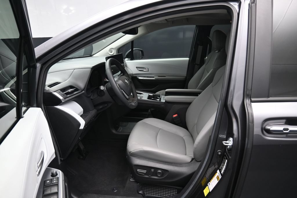 Certified 2025 Toyota Sienna XLE w/ XLE Plus Package AWD/4WD image 9