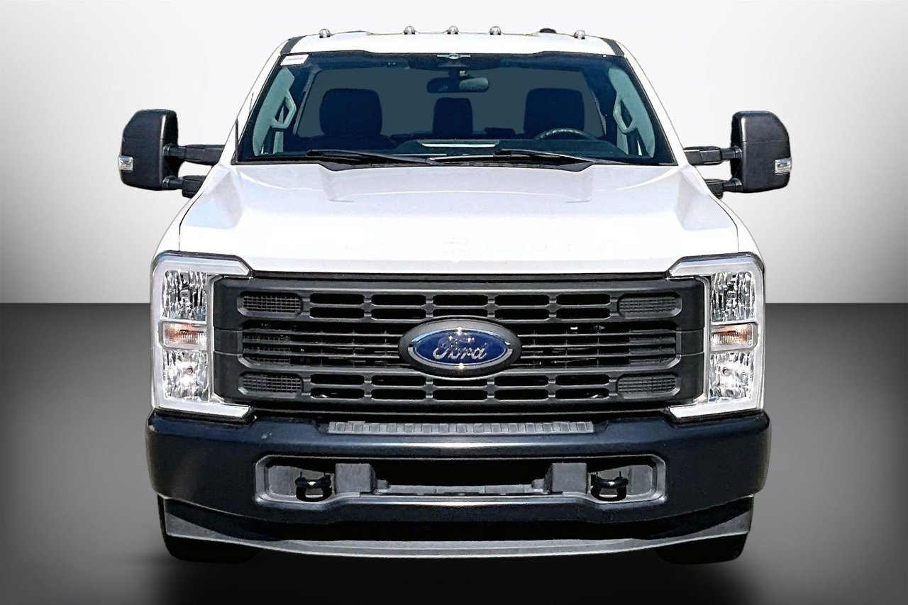 Used 2023 Ford F250 XL RWD image 3