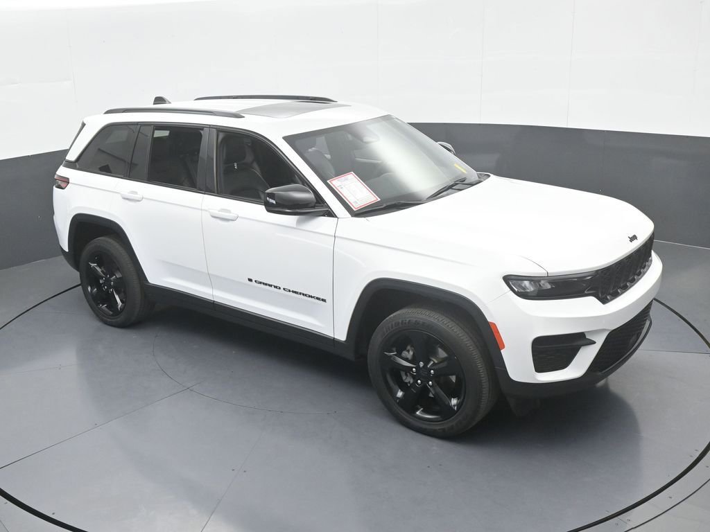 Used 2023 Jeep Grand Cherokee Altitude image 17