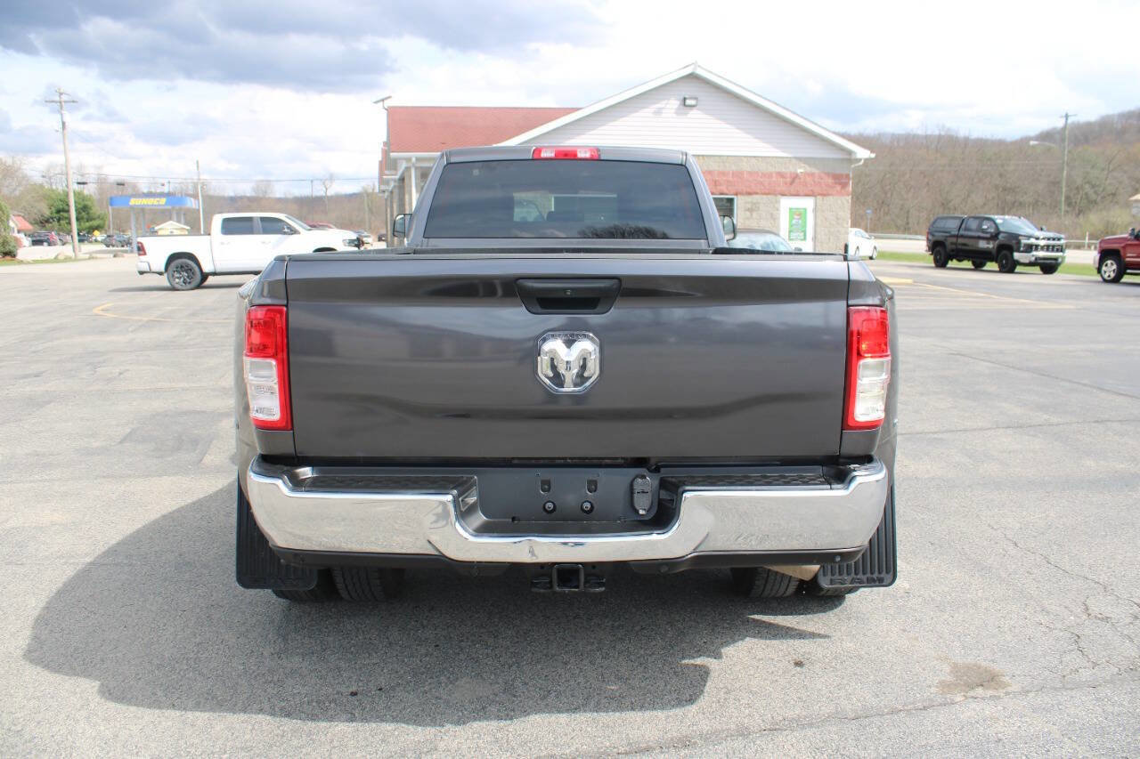 Used 2019 RAM 3500 Tradesman w/ Chrome Appearance Group image 4
