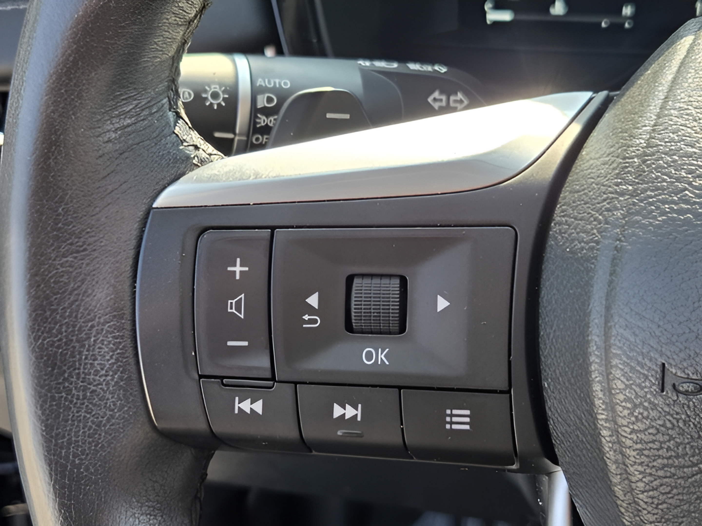 Used 2024 INFINITI QX60 Luxe w/ Performance Audio Package FWD image 25