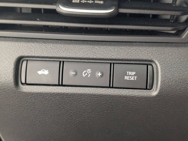Used 2025 Nissan Altima 2.5 SV FWD image 14