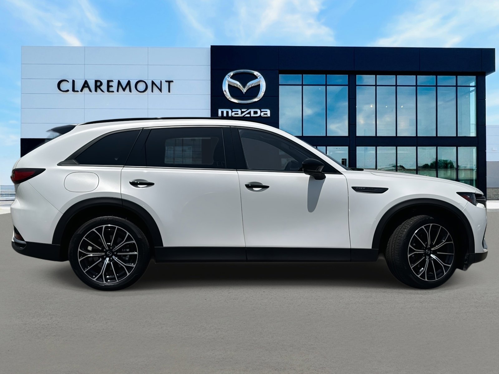 Certified 2025 MAZDA CX-70 Plug-In Hybrid w/ Premium Plus image 3