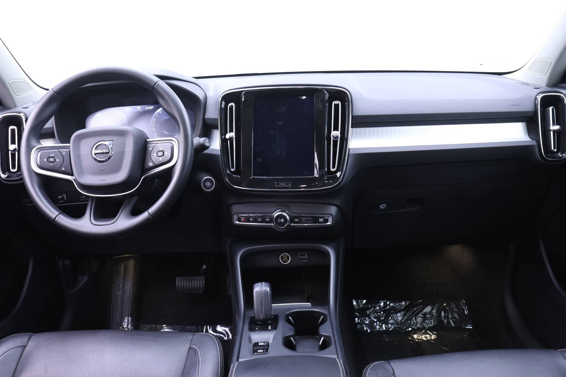 Used 2019 Volvo XC40 T5 Momentum image 11