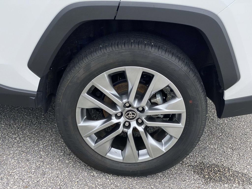 Used 2025 Toyota RAV4 XLE Premium FWD image 9