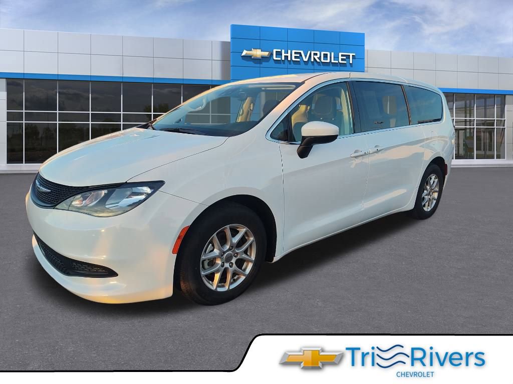 Used 2023 Chrysler Voyager LX image 1