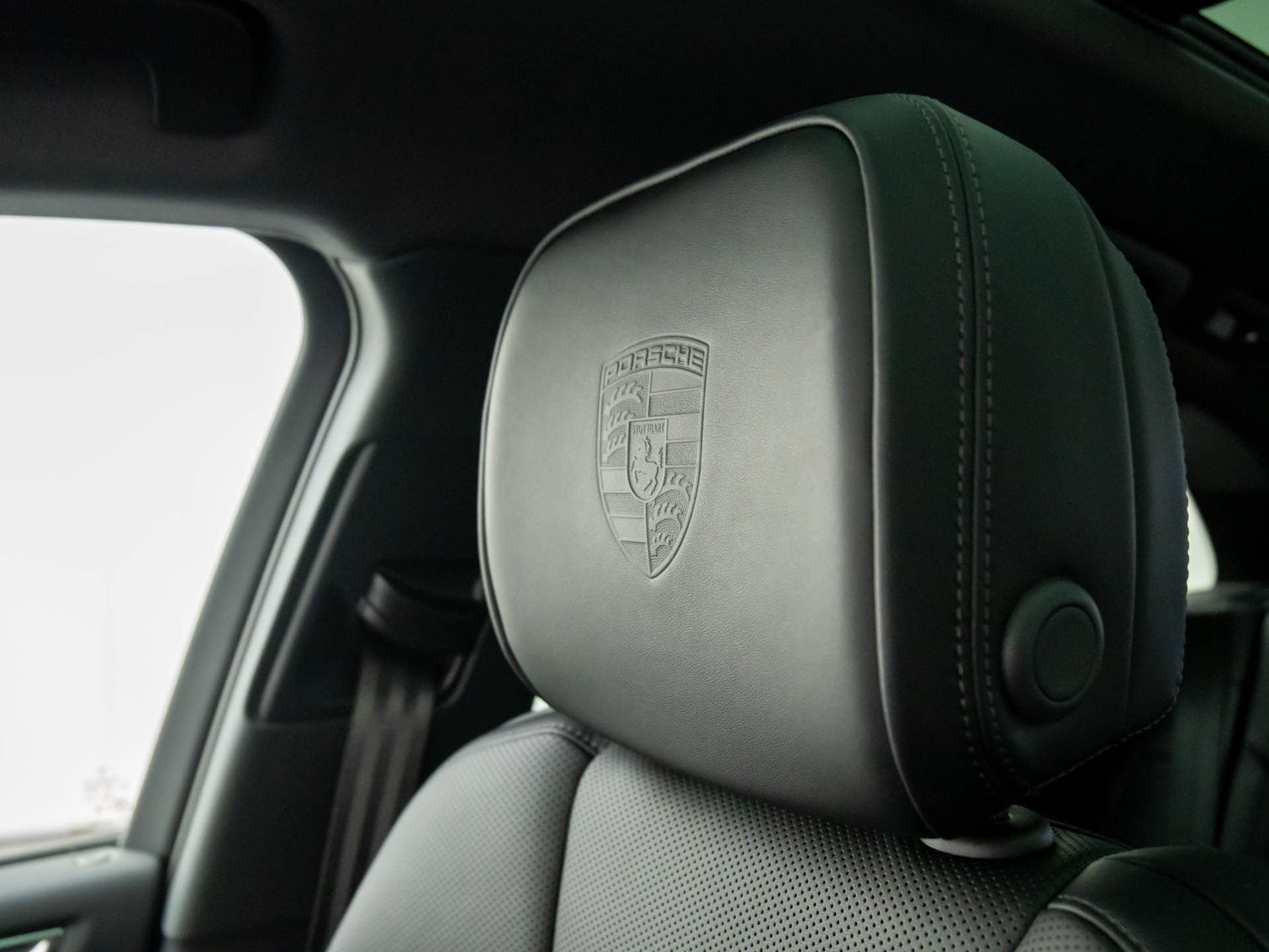 Certified 2026 Porsche Macan AWD/4WD image 17