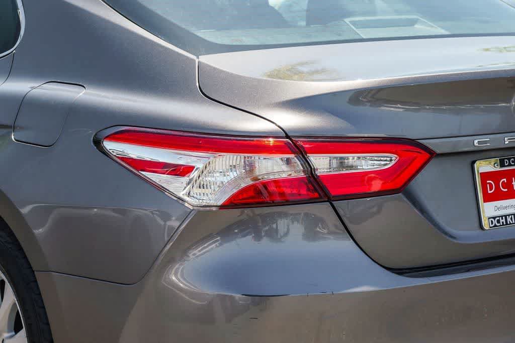 Used 2018 Toyota Camry LE FWD image 7