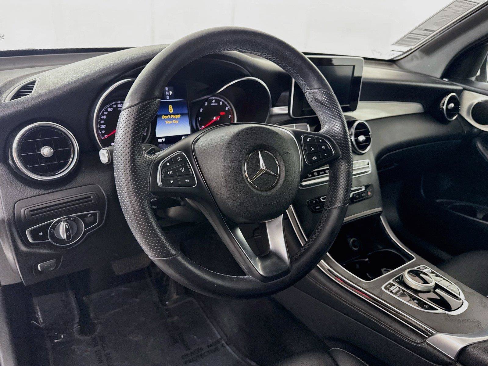 Used 2019 Mercedes-Benz GLC 300 image 4