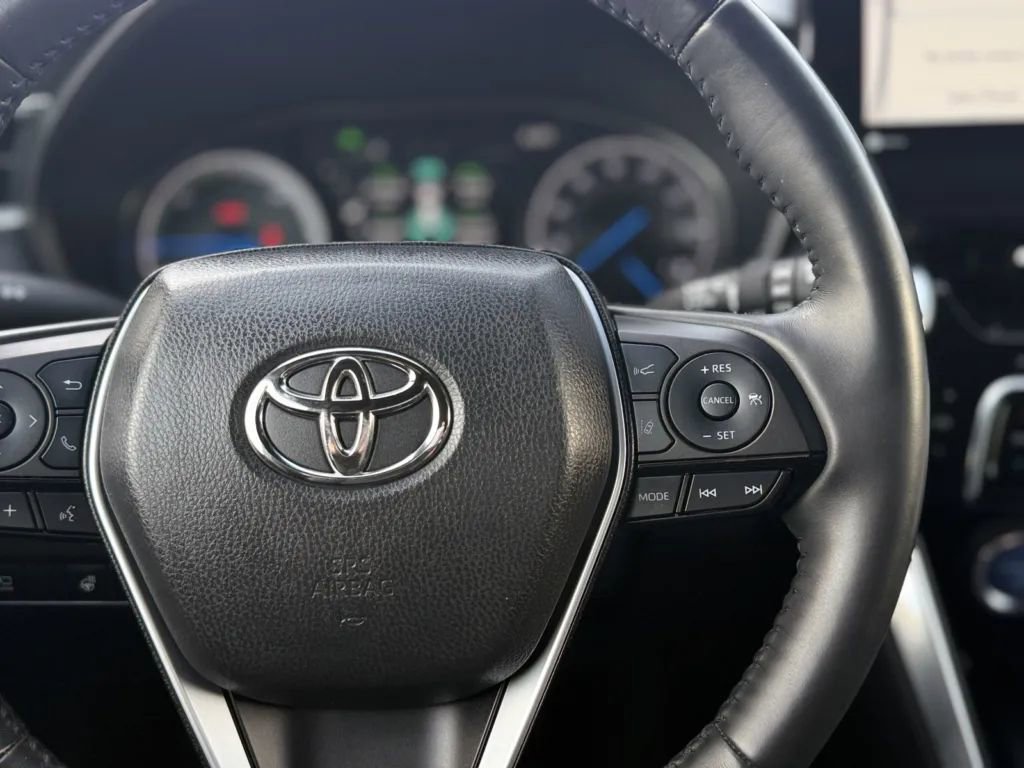 Used 2021 Toyota Venza Limited w/ Advanced Technology Package image 18