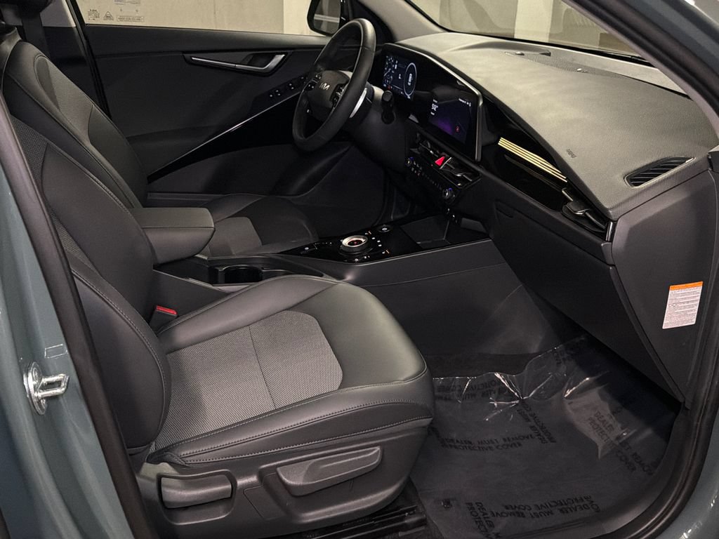 Certified 2024 Kia Niro Wind FWD image 13