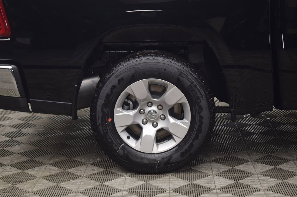 New 2026 RAM 1500 4x4 Crew Cab image 8