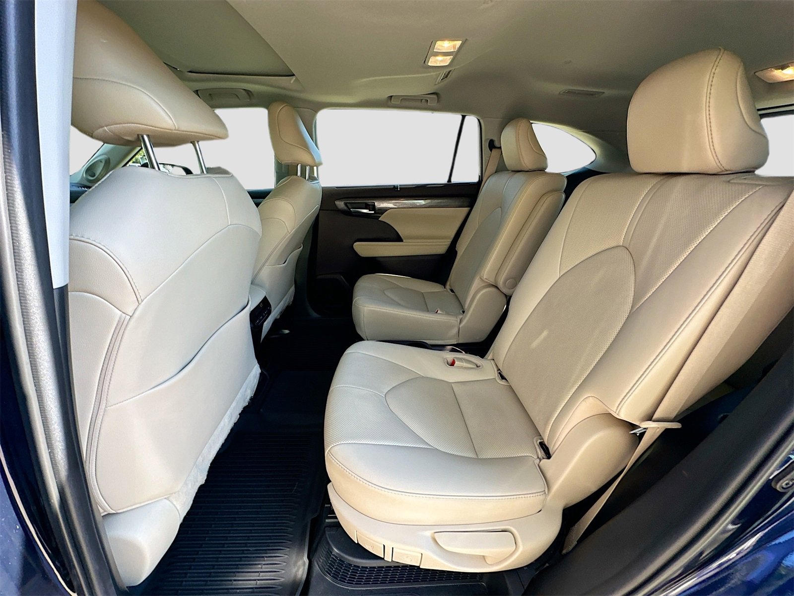 Used 2021 Toyota Highlander Limited image 25