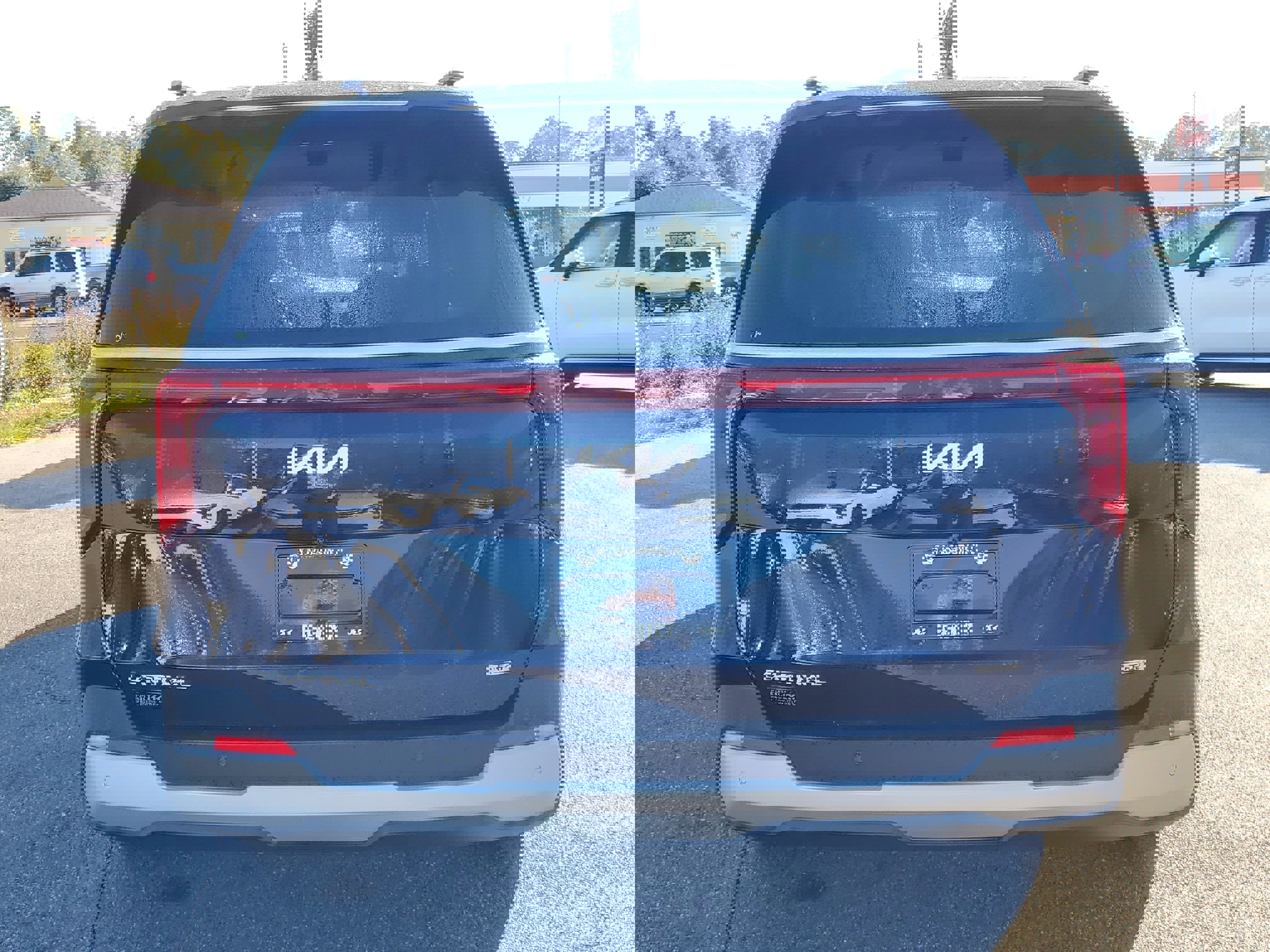 Certified 2025 Kia Carnival EX image 5