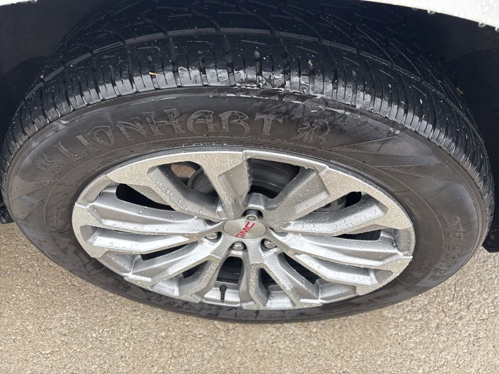 Used 2023 GMC Yukon Denali w/ Denali Reserve Package image 8