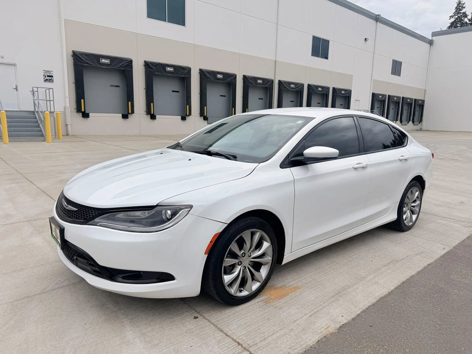 Used 2015 Chrysler 200 S FWD image 1