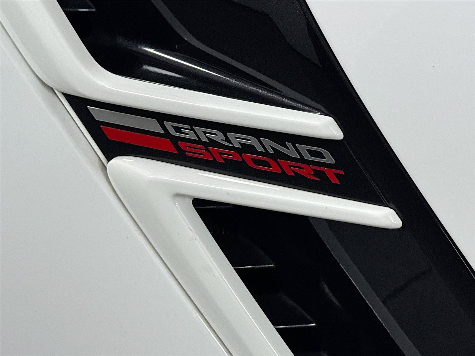 Used 2018 Chevrolet Corvette Grand Sport RWD image 14