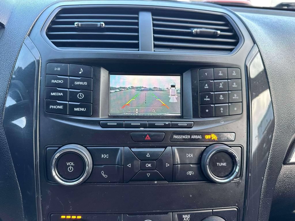 Used 2018 Ford Explorer XLT AWD/4WD image 29