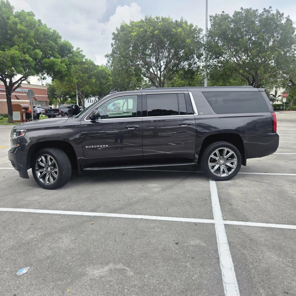 Used 2018 Chevrolet Suburban LT RWD image 5