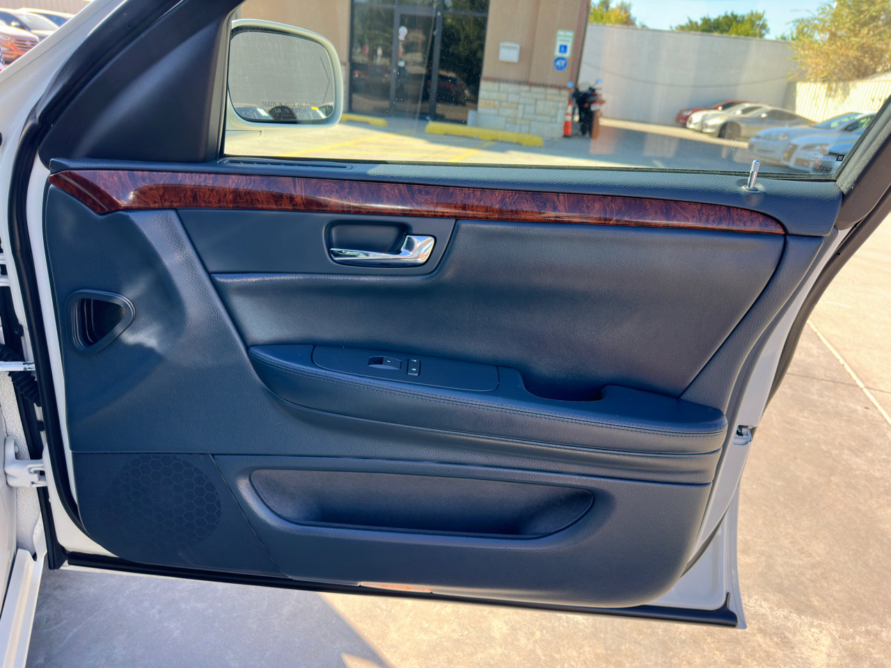 Used 2009 Cadillac DTS Limousine image 15