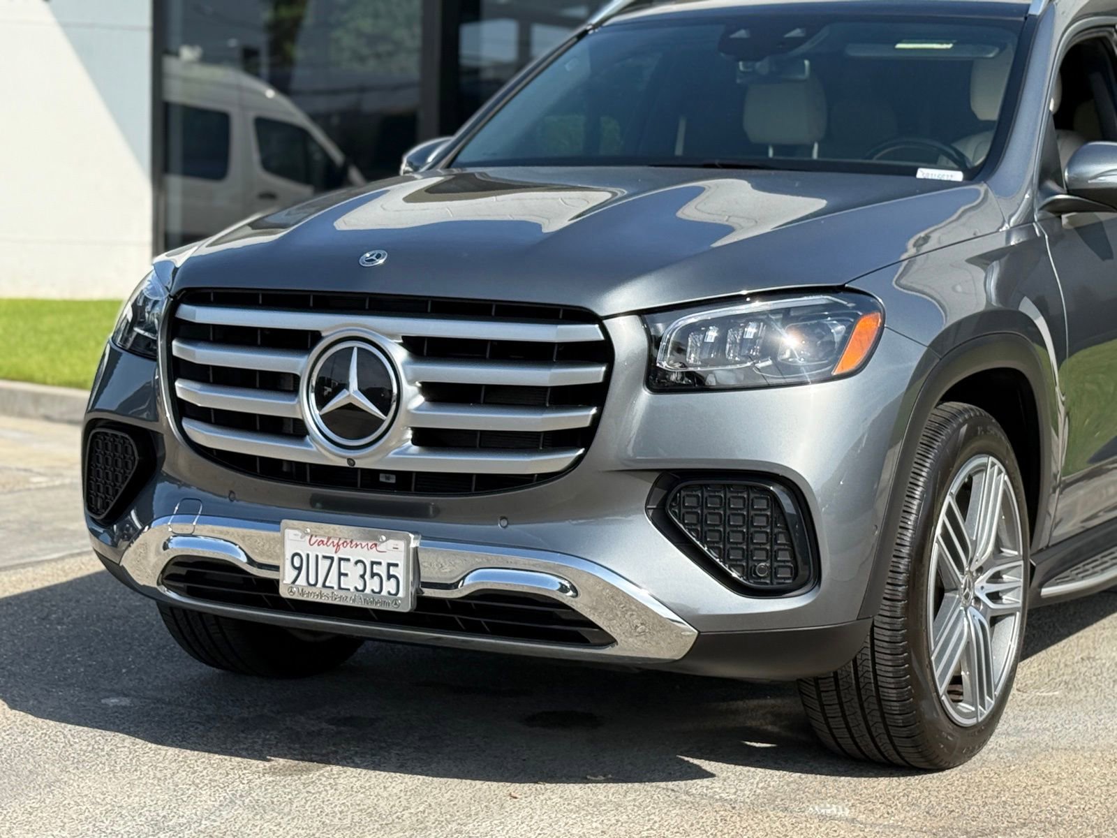 Used 2025 Mercedes-Benz GLS 450 4MATIC image 3
