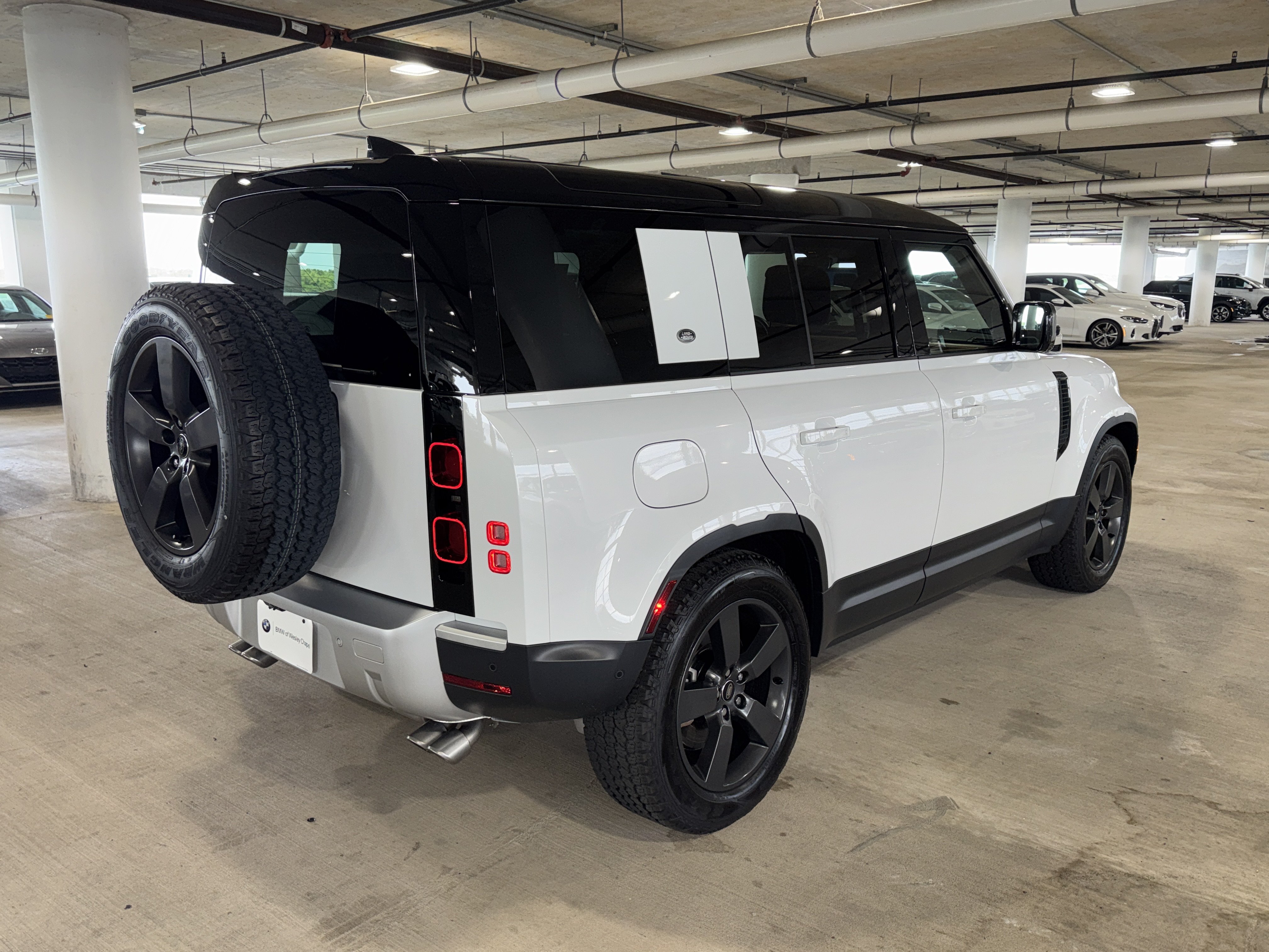 Used 2024 Land Rover Defender 110 SE AWD/4WD image 8