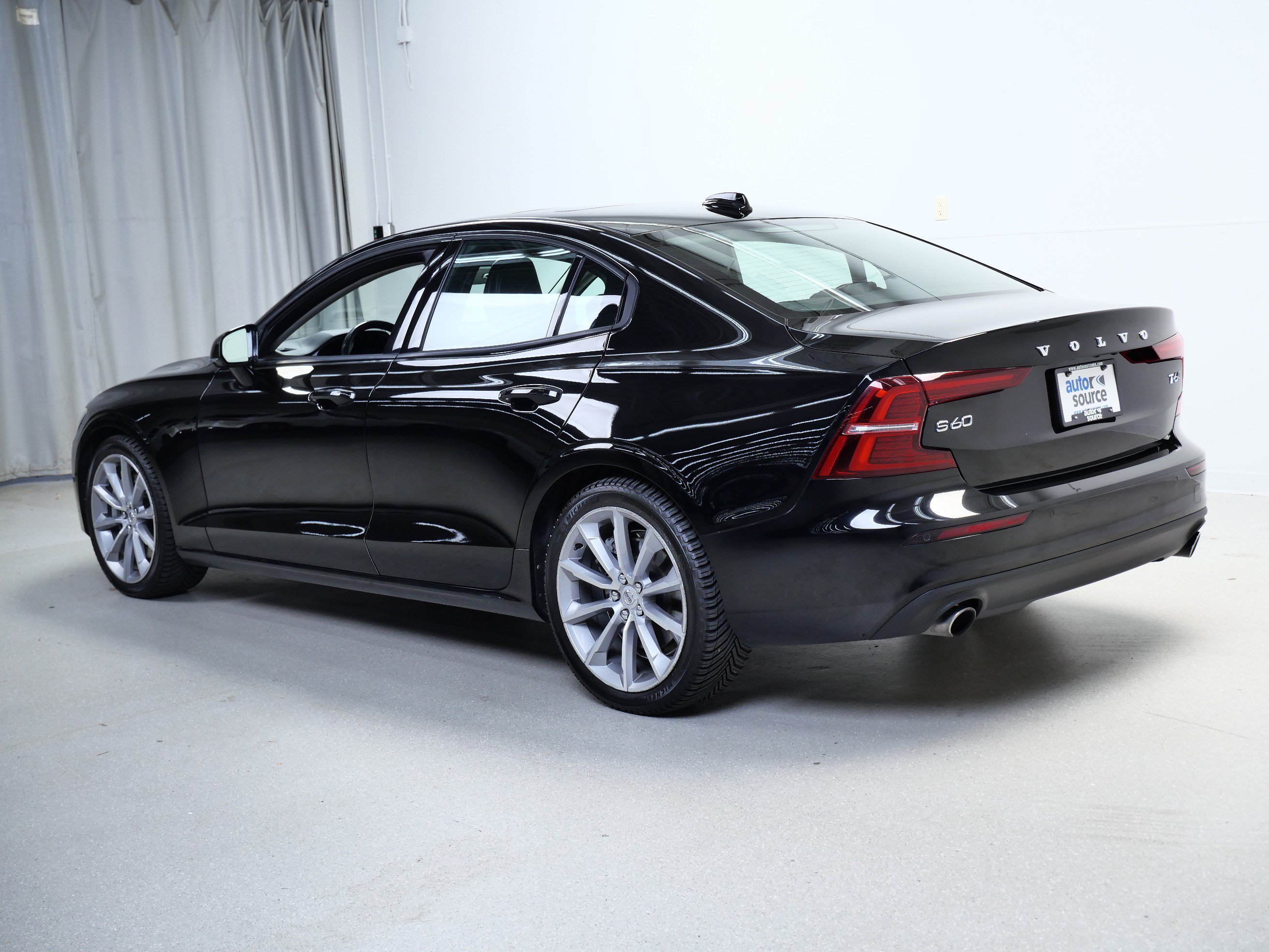 Used 2021 Volvo S60 T6 Momentum AWD/4WD image 11