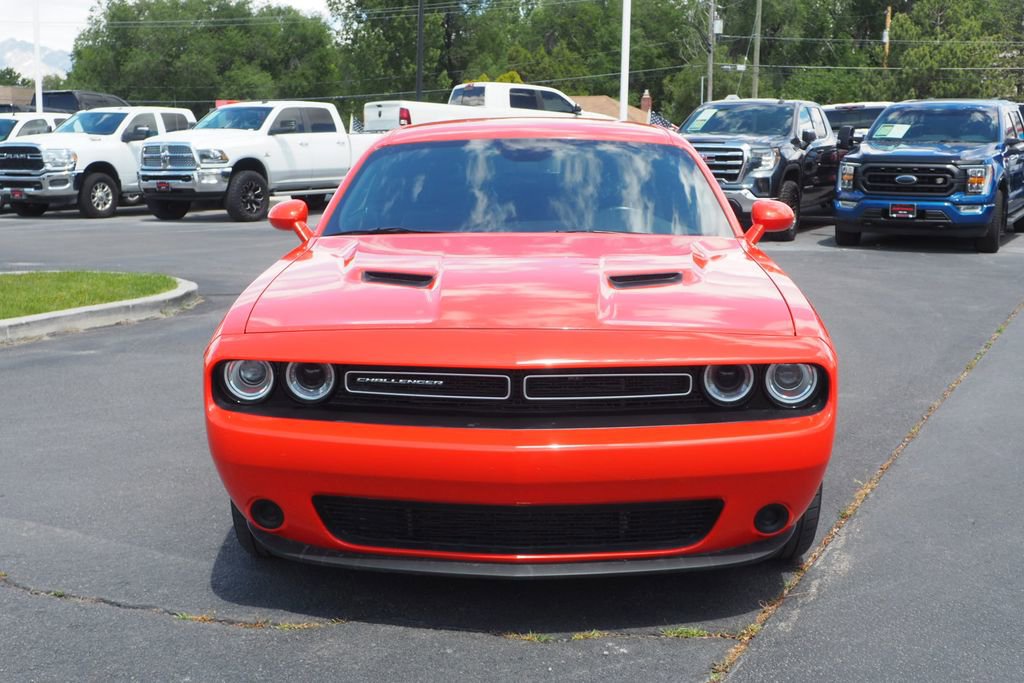 Used 2018 Dodge Challenger SXT RWD image 2