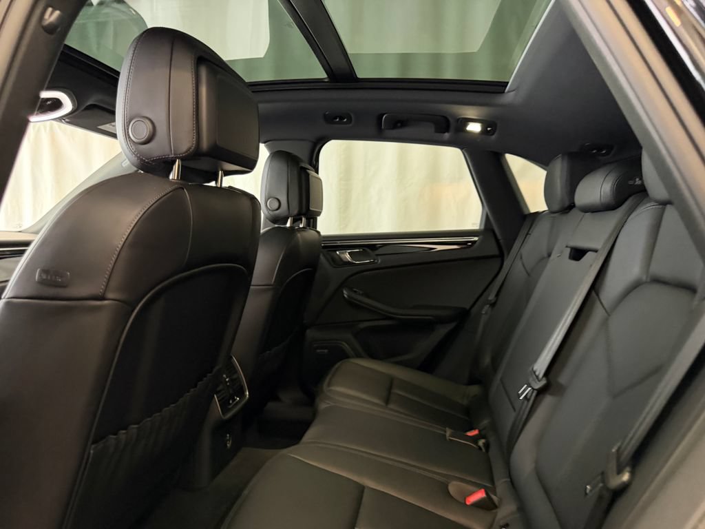 Certified 2026 Porsche Macan AWD/4WD image 24