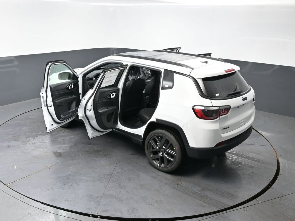 New 2026 Jeep Compass Latitude w/ Sun and Sound Group image 43