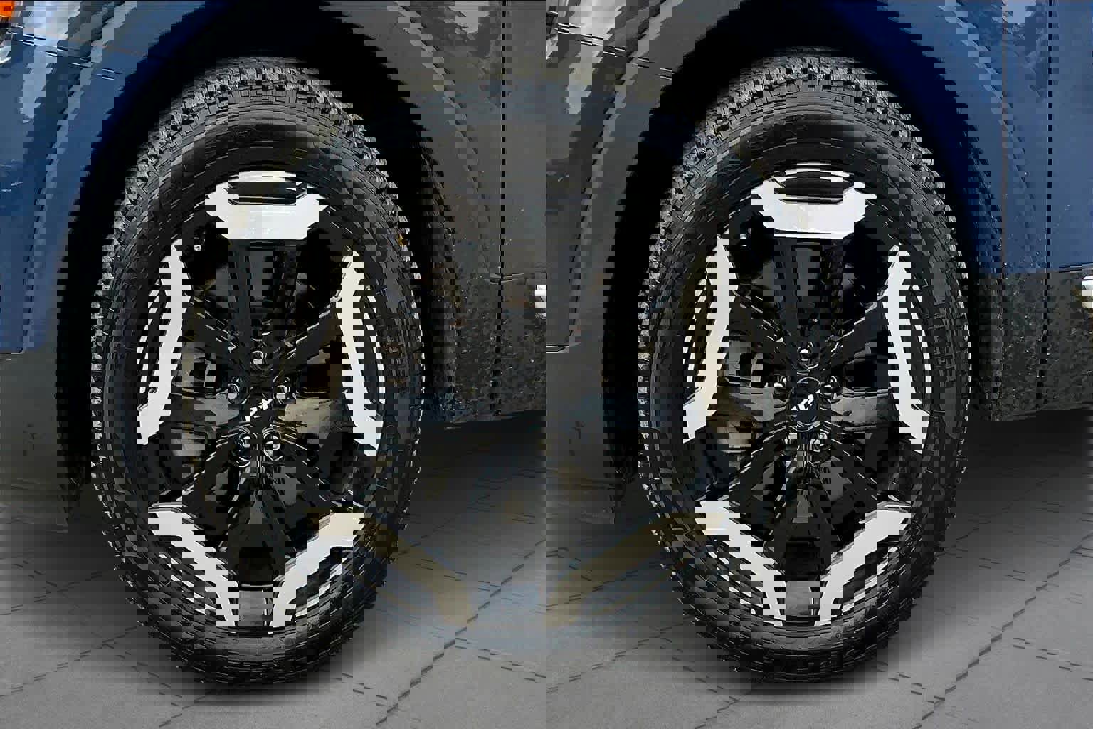 Used 2023 Kia Telluride EX w/ EX Captain's Chair Package image 9