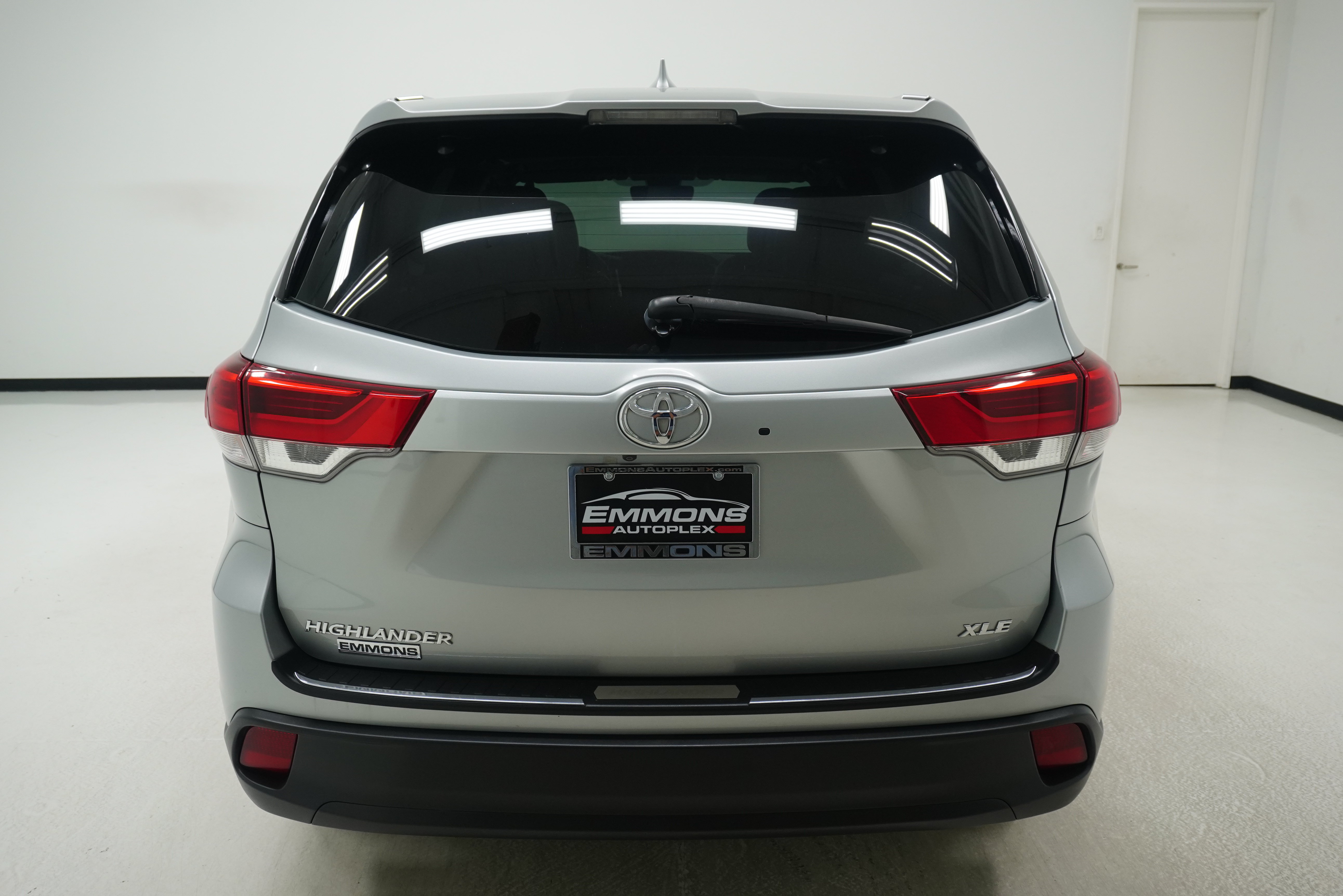 Used 2017 Toyota Highlander XLE FWD image 5
