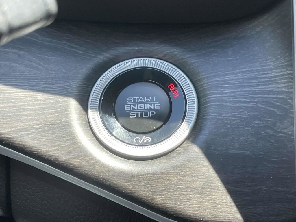 Certified 2025 Jeep Grand Cherokee Limited w/ Luxury Tech Group II image 36