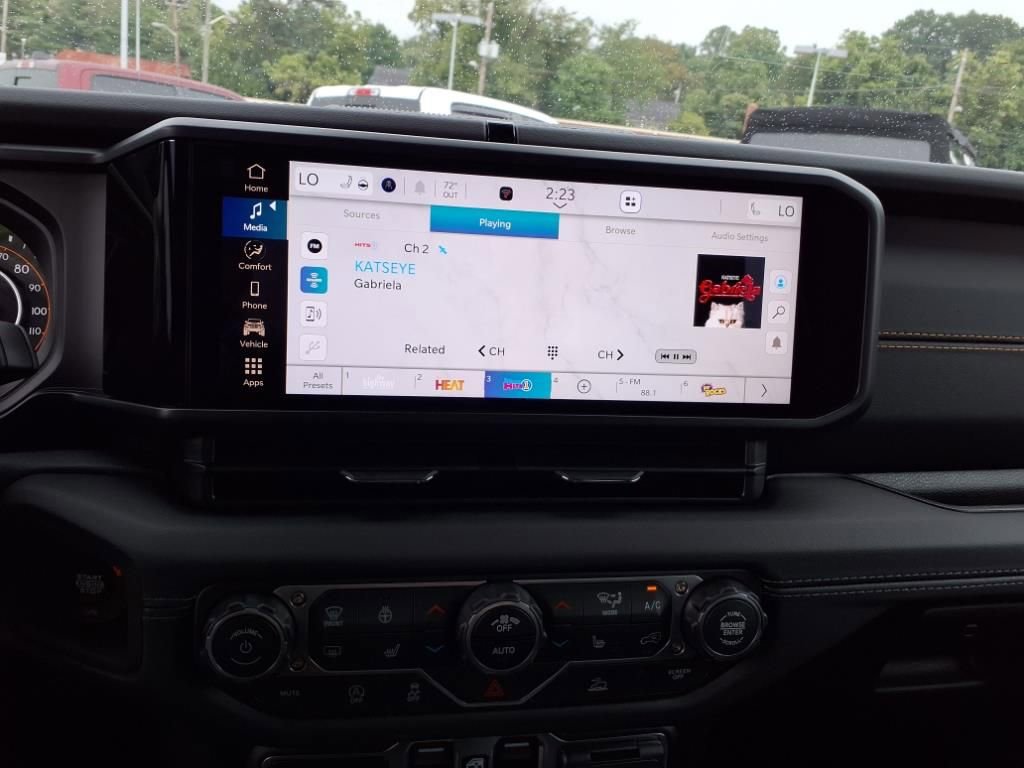 New 2025 Jeep Gladiator Sport image 14