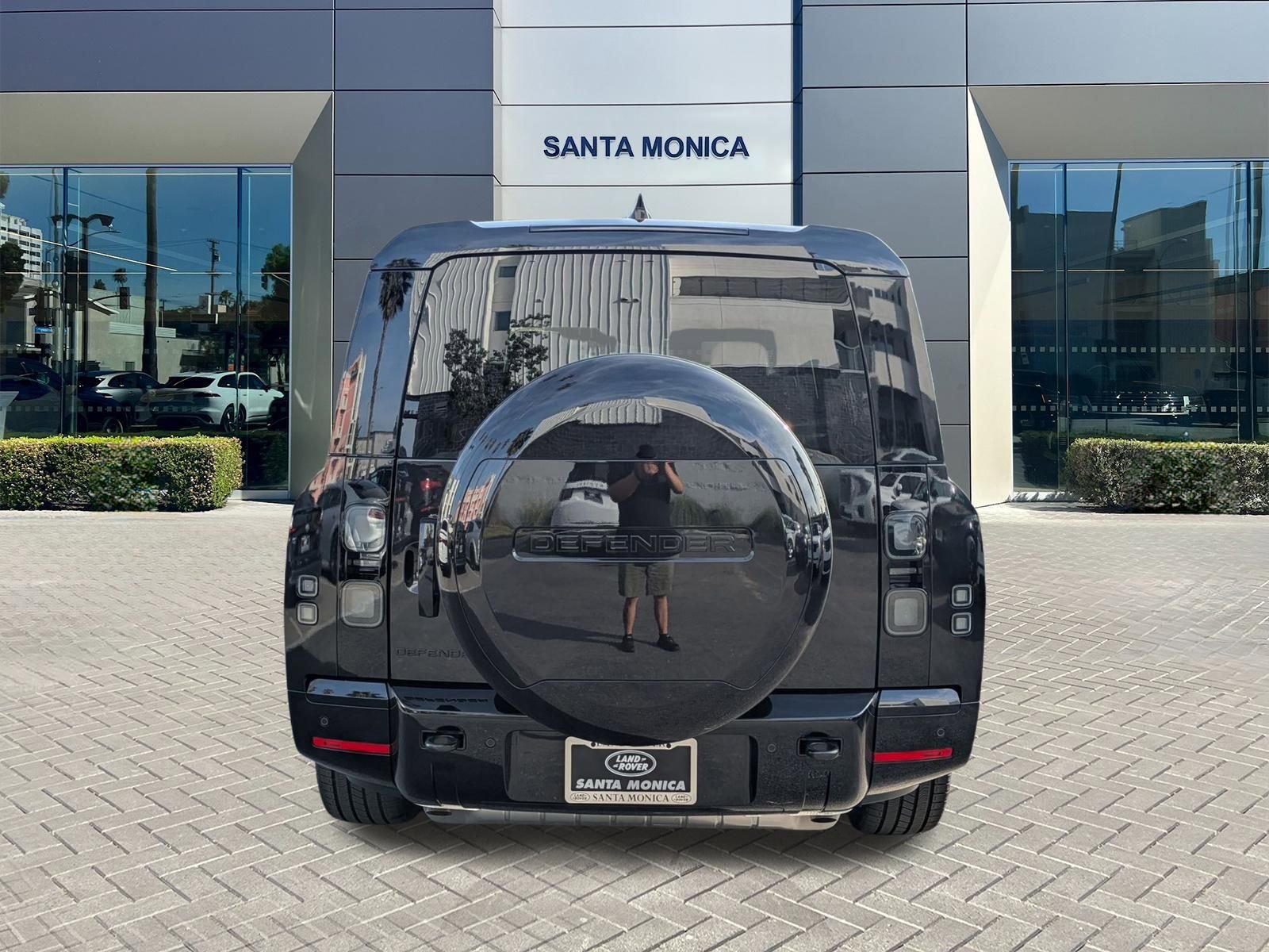 New 2026 Land Rover Defender 130 X-Dynamic SE image 4