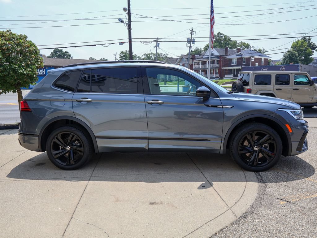 Certified 2024 Volkswagen Tiguan SE R-Line AWD/4WD image 6