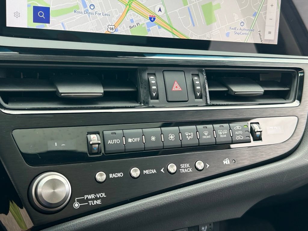 Used 2024 Lexus ES 300h w/ Premium Package FWD image 30
