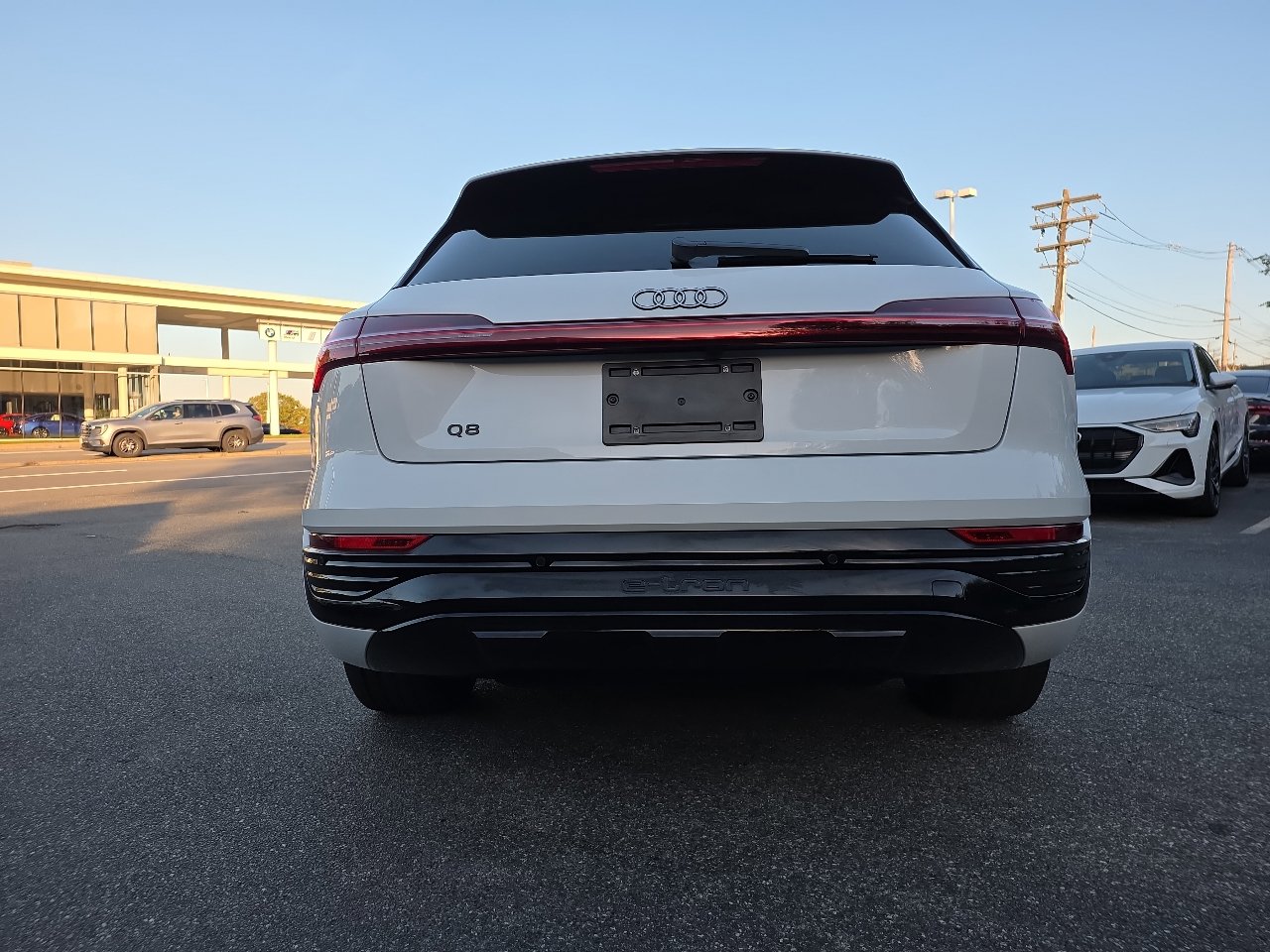 Used 2024 Audi Q8 e-tron Premium Plus w/ Premium Plus Package image 14