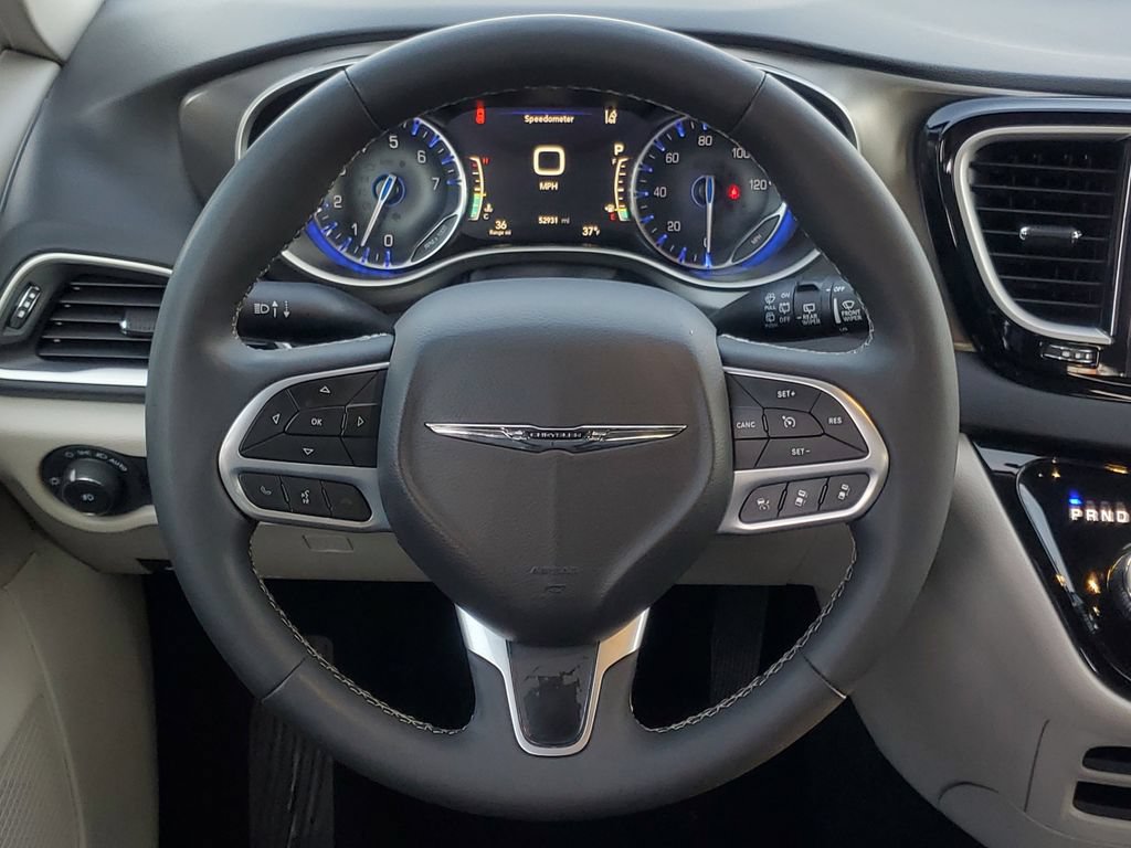 Used 2024 Chrysler Pacifica Touring-L FWD image 34