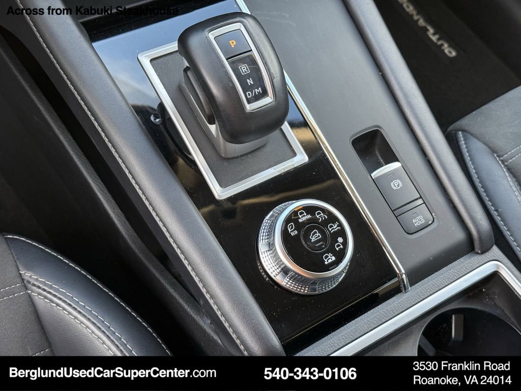 Used 2024 Mitsubishi Outlander SE image 28
