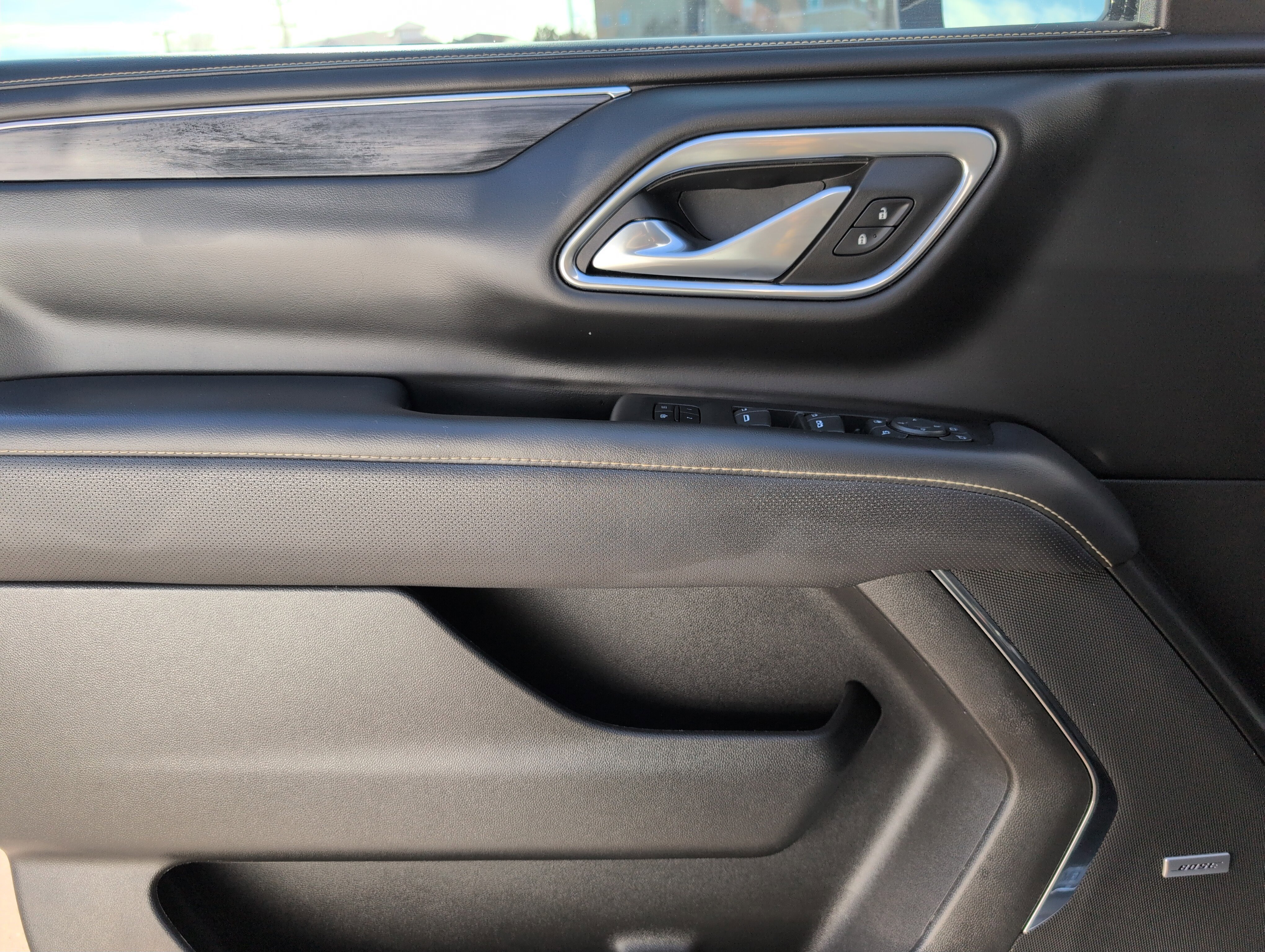 Used 2022 GMC Yukon SLT w/ SLT Premium Package image 24