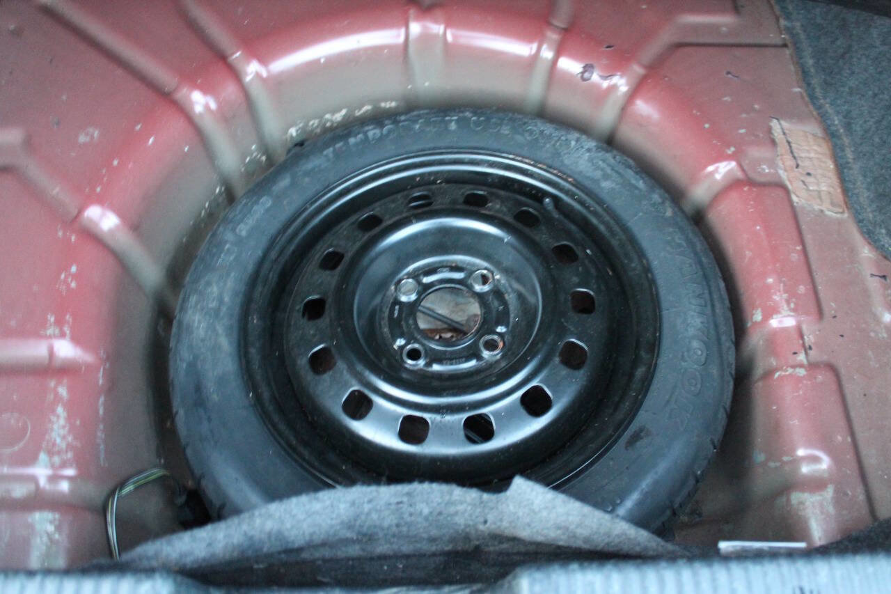 Used 2004 Ford Focus LX image 38