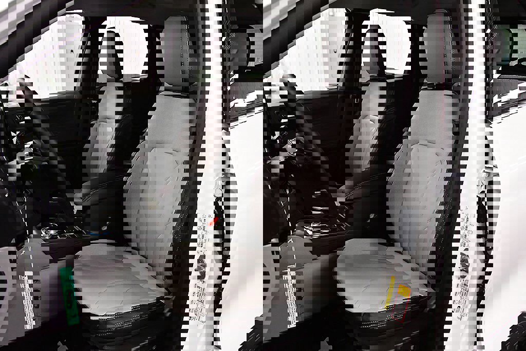 New 2025 Ford Escape SE w/ PHEV Premium Package image 48