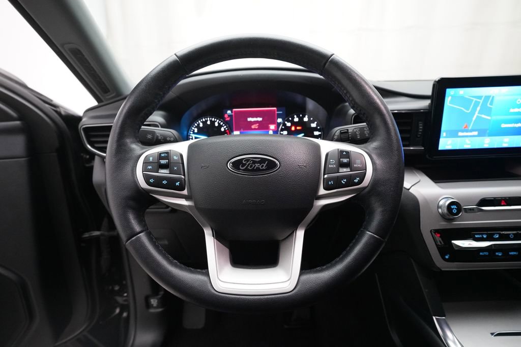 Used 2023 Ford Explorer XLT AWD/4WD image 4